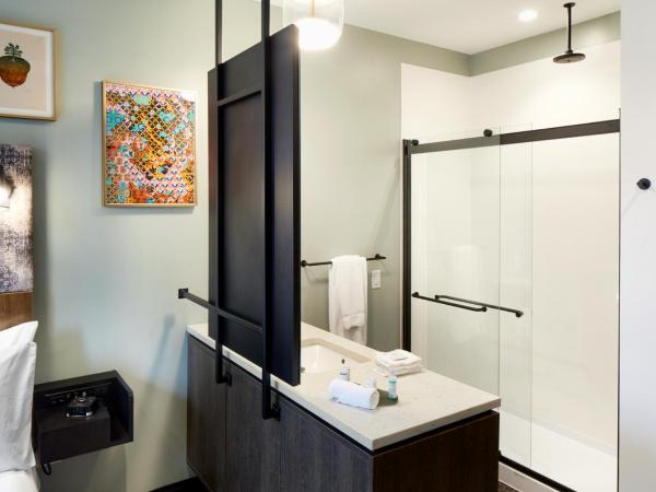 TRYP by Wyndham Pittsburgh/Lawrenceville : photo 2 de la chambre chambre lit king-size deluxe - non-fumeurs 