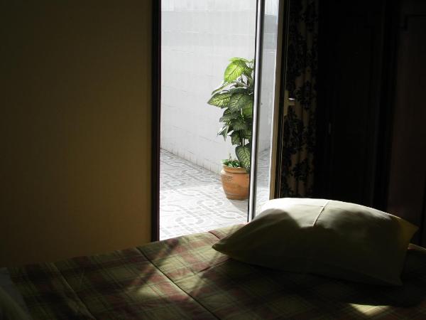 Residencial Porto Novo - Alojamento Local : photo 2 de la chambre chambre double avec terrasse