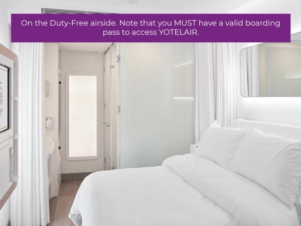 YOTELAIR Istanbul Airport, Duty free - International Transit area : photo 8 de la chambre chambre lit queen-size 