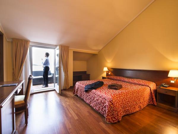 Centro Paolo VI : photo 4 de la chambre chambre lit king-size avec balcon