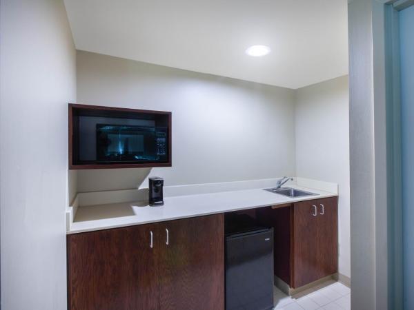 Wingate by Wyndham Oklahoma City Airport : photo 3 de la chambre suite studio lit king-size - non-fumeurs