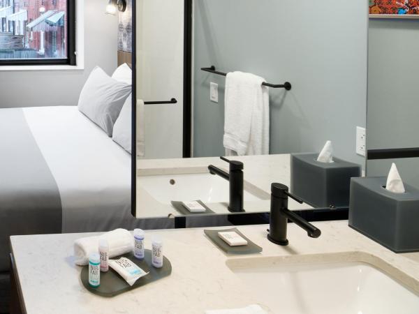 TRYP by Wyndham Pittsburgh/Lawrenceville : photo 4 de la chambre chambre lit king-size deluxe - non-fumeurs 