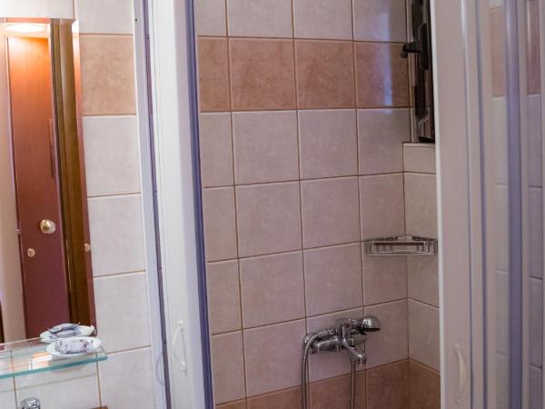 Yiannis Apartments : photo 7 de la chambre chambre quadruple avec balcon