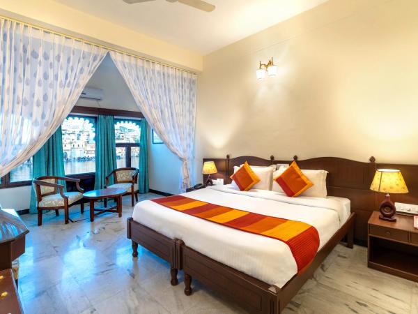 Hotel Sarovar On Lake Pichola : photo 4 de la chambre chambre double ou lits jumeaux supérieure - vue sur lac