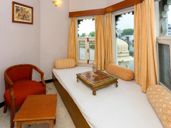 Hotel Sarovar On Lake Pichola : photo 3 de la chambre suite avec vue sur lac 
