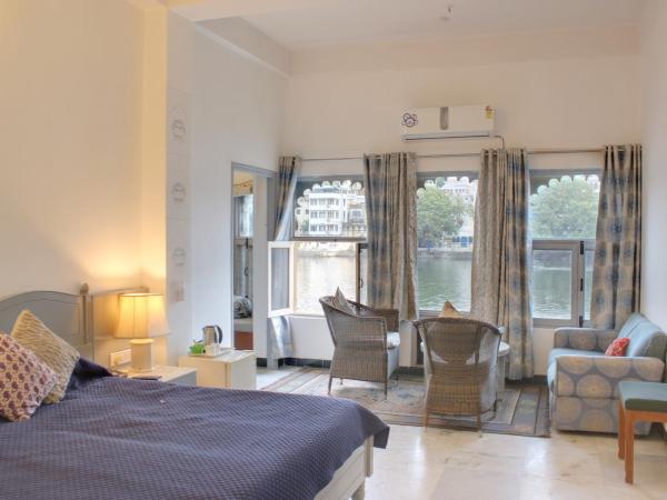 Hotel Sarovar On Lake Pichola : photo 5 de la chambre suite avec vue sur lac 