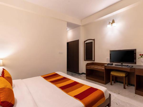 Hotel Sarovar On Lake Pichola : photo 8 de la chambre chambre double ou lits jumeaux deluxe - vue sur ville 