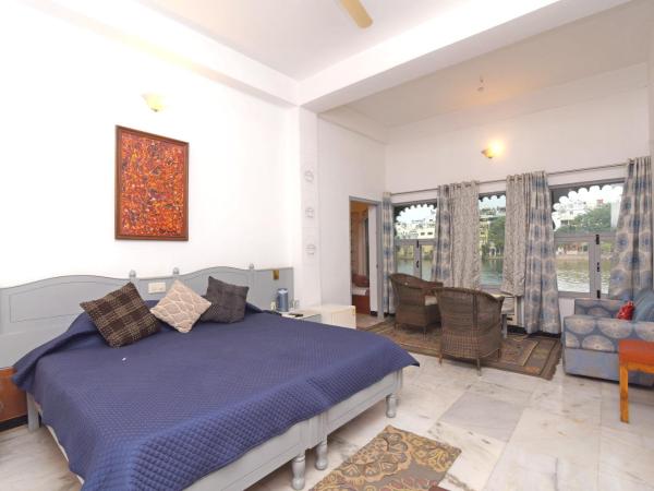 Hotel Sarovar On Lake Pichola : photo 7 de la chambre suite avec vue sur lac 