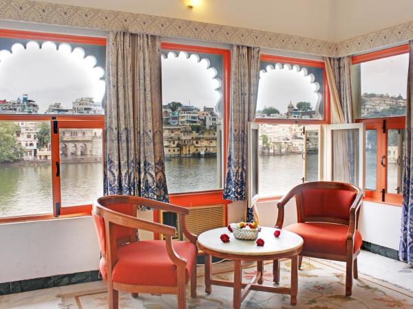Hotel Sarovar On Lake Pichola : photo 5 de la chambre chambre double ou lits jumeaux supérieure - vue sur lac
