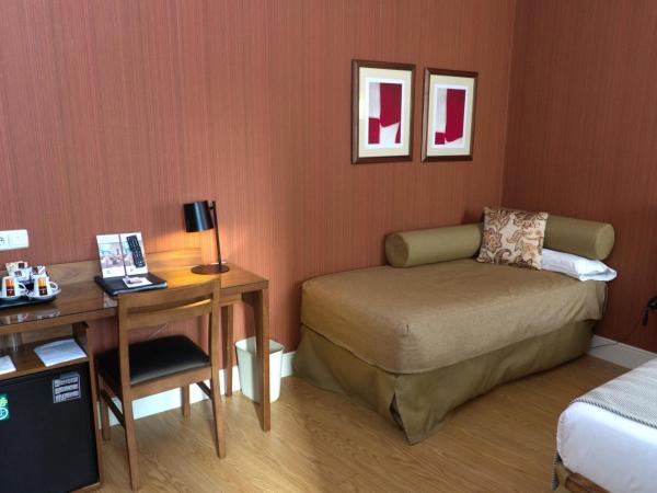Hospedium Hotel Los Condes : photo 6 de la chambre chambre triple