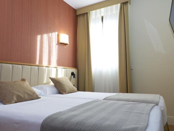 Hospedium Hotel Los Condes : photo 7 de la chambre chambre triple