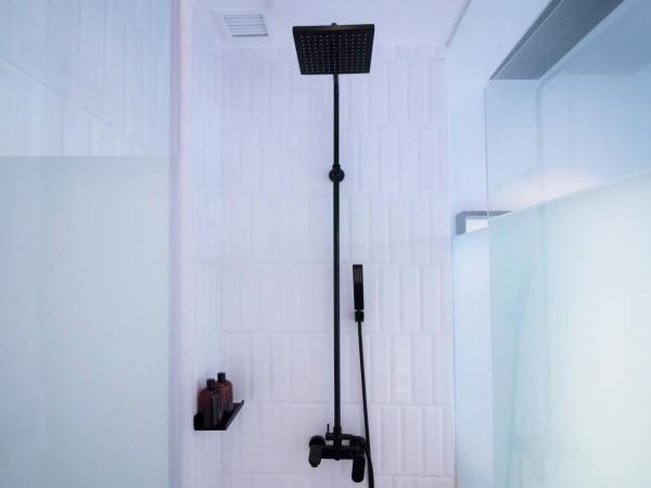 Hotel NuVe Elements : photo 5 de la chambre chambre deluxe lit king-size (fenêtre complète)