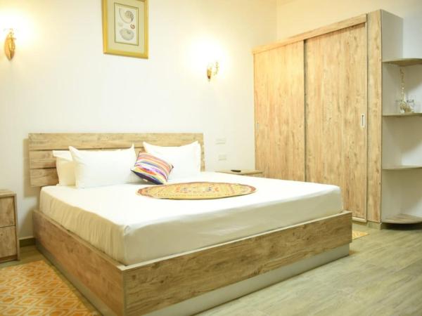 Easy Stay Residence : photo 7 de la chambre chambre double avec balcon - vue partielle sur mer