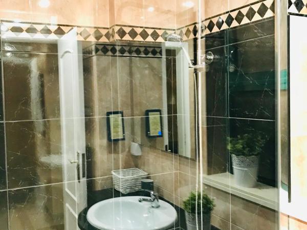 Alameda Garden : photo 8 de la chambre chambre double ou lits jumeaux avec salle de bains commune