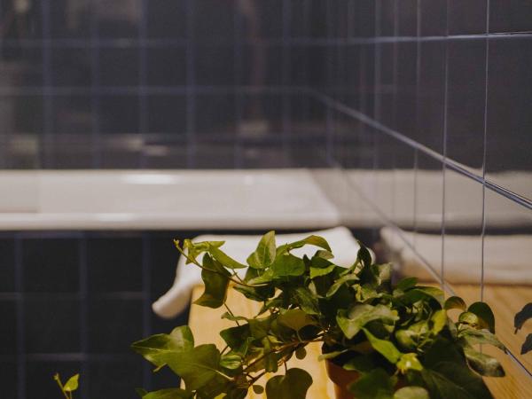 aDuquesa - GuestHouse : photo 8 de la chambre chambre familiale avec baignoire