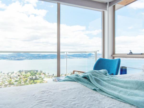 Nature & Relax House, Panoramic sea view, Free parking 37 : photo 9 de la chambre chambre lit queen-size avec salle de bains commune