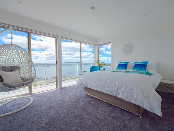 Nature & Relax House, Panoramic sea view, Free parking 37 : photo 6 de la chambre chambre lit queen-size avec salle de bains commune