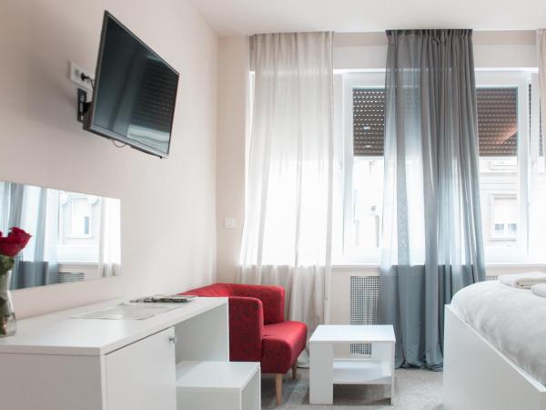 B&B Fontana : photo 7 de la chambre chambre double avec salle de bains privative