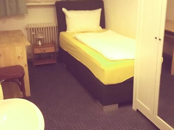 Hotel Haus Frieling : photo 1 de la chambre chambre simple avec salle de bains commune