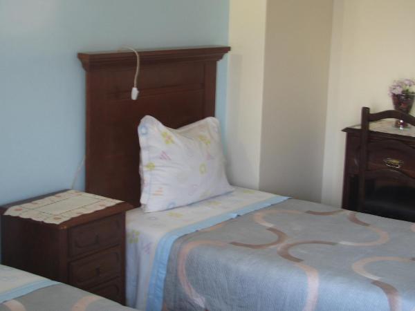 Residencial Porto Novo - Alojamento Local : photo 1 de la chambre chambre lits jumeaux avec terrasse