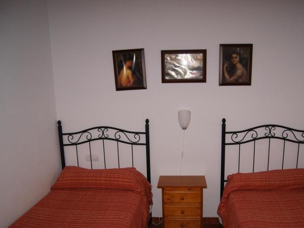 Hostal Alcazar I : photo 1 de la chambre appartement (2 adultes)