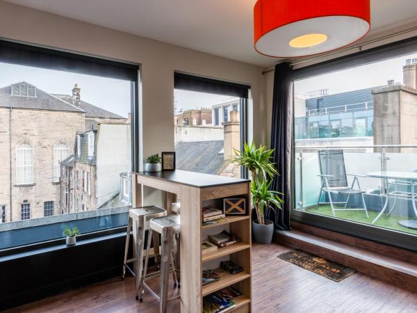 CoDE Co-Living - The LoFT - Edinburgh : photo 4 de la chambre appartement de grand standing avec balcon