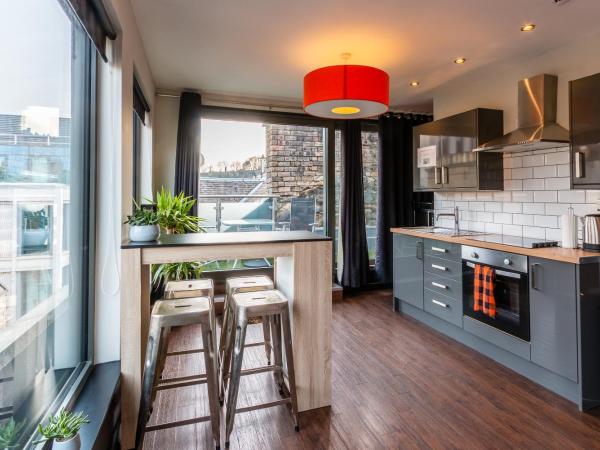 CoDE Co-Living - The LoFT - Edinburgh : photo 8 de la chambre appartement de grand standing avec balcon
