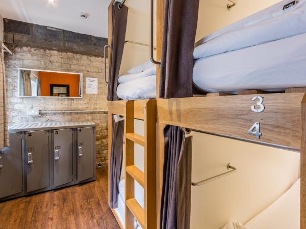 CoDE Co-Living - The LoFT - Edinburgh : photo 6 de la chambre capsule dans dortoir mixte de 3 lits