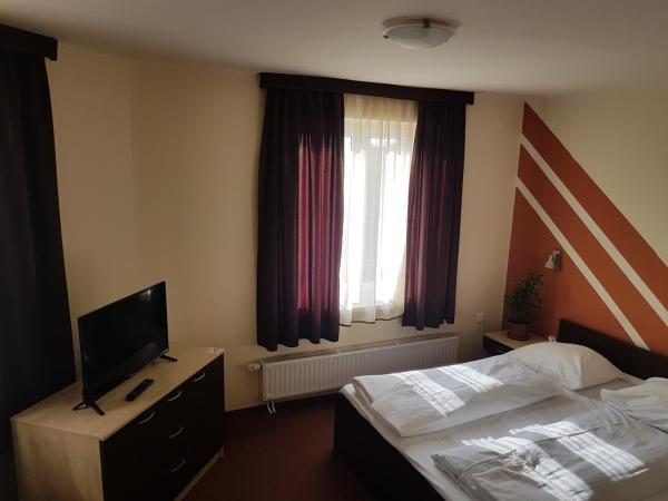 City Hotel Agoston : photo 7 de la chambre chambre lits jumeaux standard