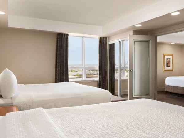 Royal Hotel Calgary, Trademark Collection by Wyndham : photo 2 de la chambre suite familiale 1 chambre avec 1 lit king-size et 1 lit queen-size - non-fumeurs
