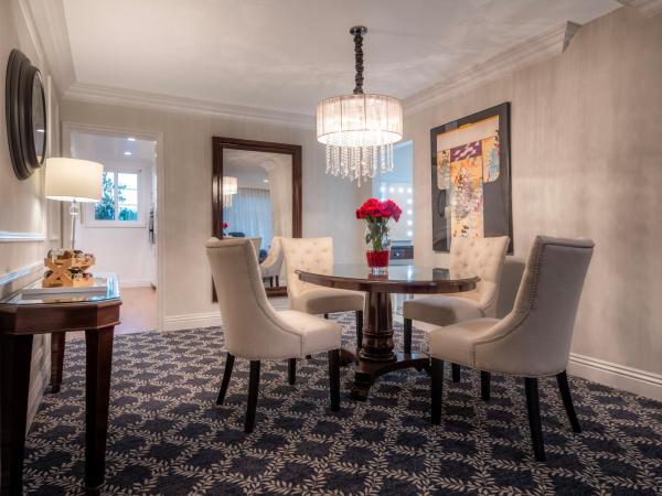 Beverly Hills Plaza Hotel & Spa : photo 3 de la chambre suite lit king-size de luxe