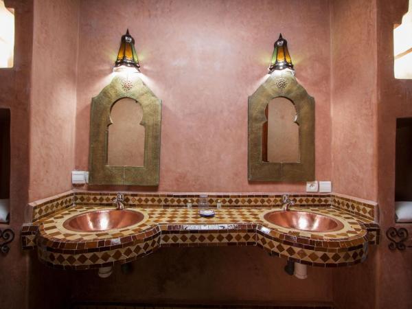 Riad Zitouna : photo 4 de la chambre chambre double deluxe avec baignoire