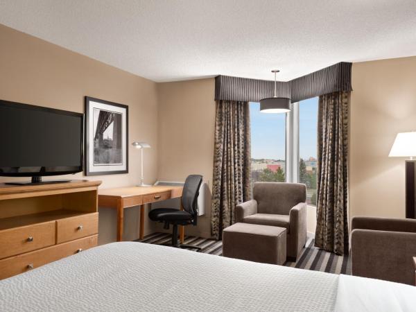 Royal Hotel West Edmonton, Trademark Collection by Wyndham : photo 7 de la chambre chambre lit queen-size - non-fumeurs