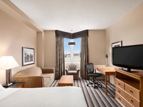 Royal Hotel West Edmonton, Trademark Collection by Wyndham : photo 3 de la chambre chambre lit queen-size deluxe - non-fumeurs