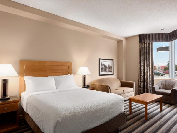 Royal Hotel West Edmonton, Trademark Collection by Wyndham : photo 4 de la chambre chambre lit queen-size deluxe - non-fumeurs