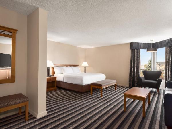 Royal Hotel West Edmonton, Trademark Collection by Wyndham : photo 2 de la chambre chambre lit king-size deluxe - non-fumeurs 