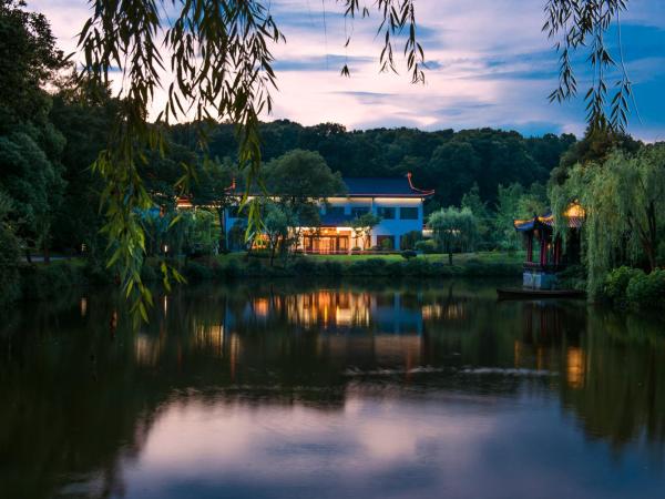 West Lake State Guest House : photo 2 de la chambre chambre double ou lits jumeaux - vue sur cour