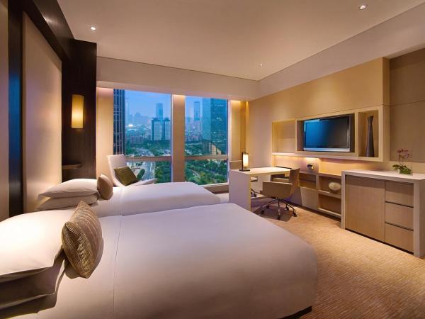 Grand Hyatt Guangzhou-Free Shuttle Bus to Canton Fair Complex during Canton Fair Period : photo 4 de la chambre chambre lits jumeaux - vue sur jardin