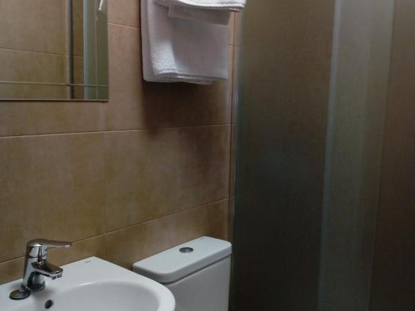 Hostal Álvarez : photo 4 de la chambre chambre lits jumeaux