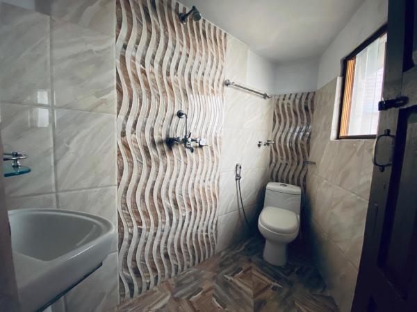 Souvenir Guest House : photo 5 de la chambre chambre triple avec salle de bains