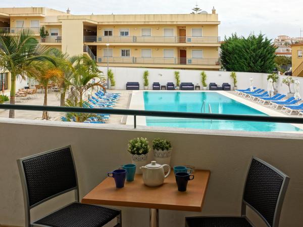 Apartamentos Turisticos Novochoro : photo 3 de la chambre appartement - vue sur piscine 