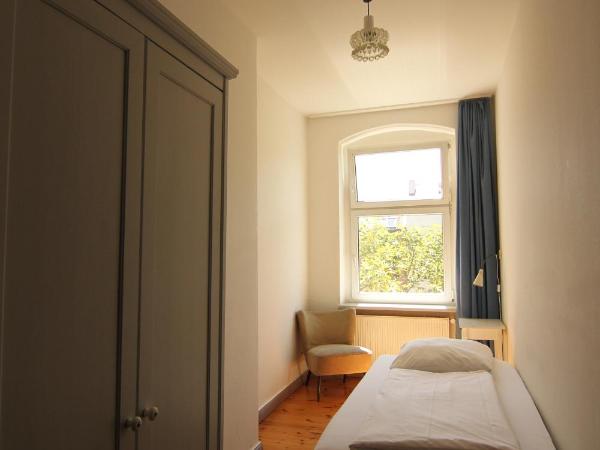 36 Rooms Hostel Berlin Kreuzberg : photo 1 de la chambre chambre simple avec salle de bains commune