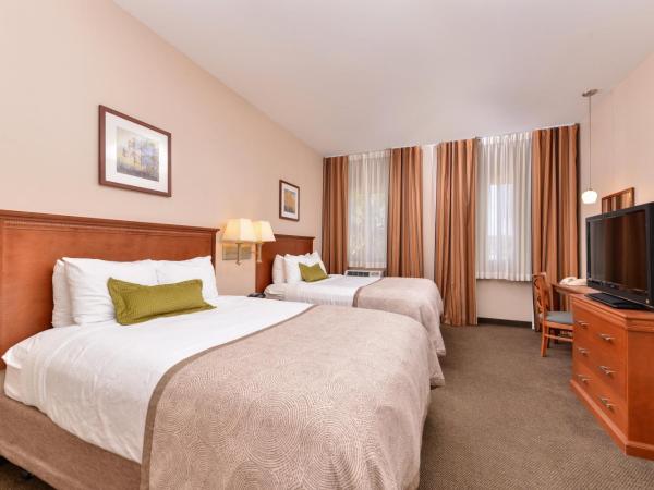 Candlewood Suites San Diego, an IHG Hotel : photo 9 de la chambre suite lit queen-size avec baignoire - accessible aux personnes à mobilité réduite 