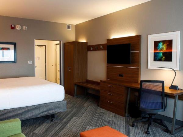 Holiday Inn Express & Suites Downtown Louisville, an IHG Hotel : photo 5 de la chambre chambre lit king-size - adaptée aux personnes malentendantes/non-fumeurs
