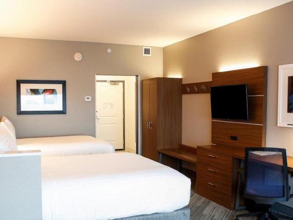 Holiday Inn Express & Suites Downtown Louisville, an IHG Hotel : photo 7 de la chambre chambre lits queen-size avec douche accessible en fauteuil roulant - non-fumeurs