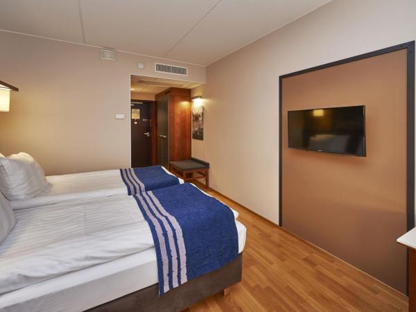 Holiday Inn Tampere - Central Station, an IHG Hotel : photo 2 de la chambre chambre lits jumeaux avec canapé-lit