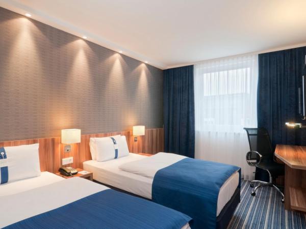 Holiday Inn Express Toulon - Est, an IHG Hotel : photo 9 de la chambre chambre double ou lits jumeaux standard