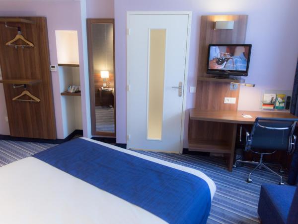 Holiday Inn Express Toulon - Est, an IHG Hotel : photo 8 de la chambre chambre double standard