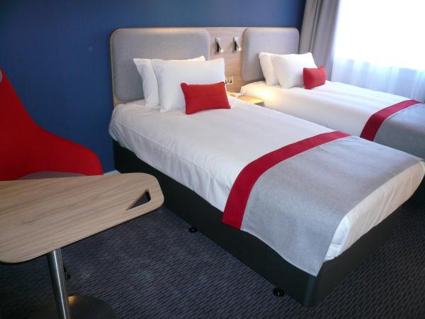 Holiday Inn Express Oxford Kassam Stadium, an IHG Hotel : photo 5 de la chambre chambre lits jumeaux