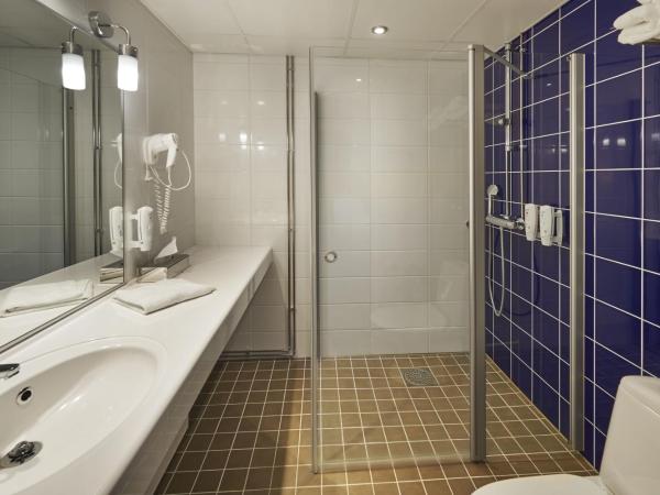 Holiday Inn Tampere - Central Station, an IHG Hotel : photo 2 de la chambre chambre lit queen-size standard - vue sur ville